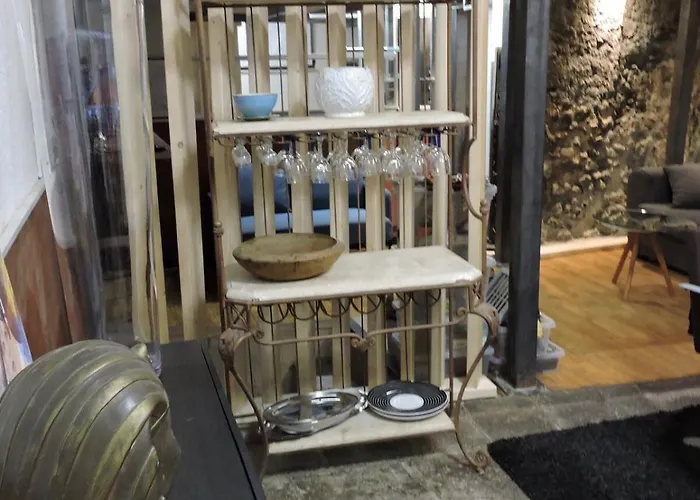 Le 23 Montferrand アパート